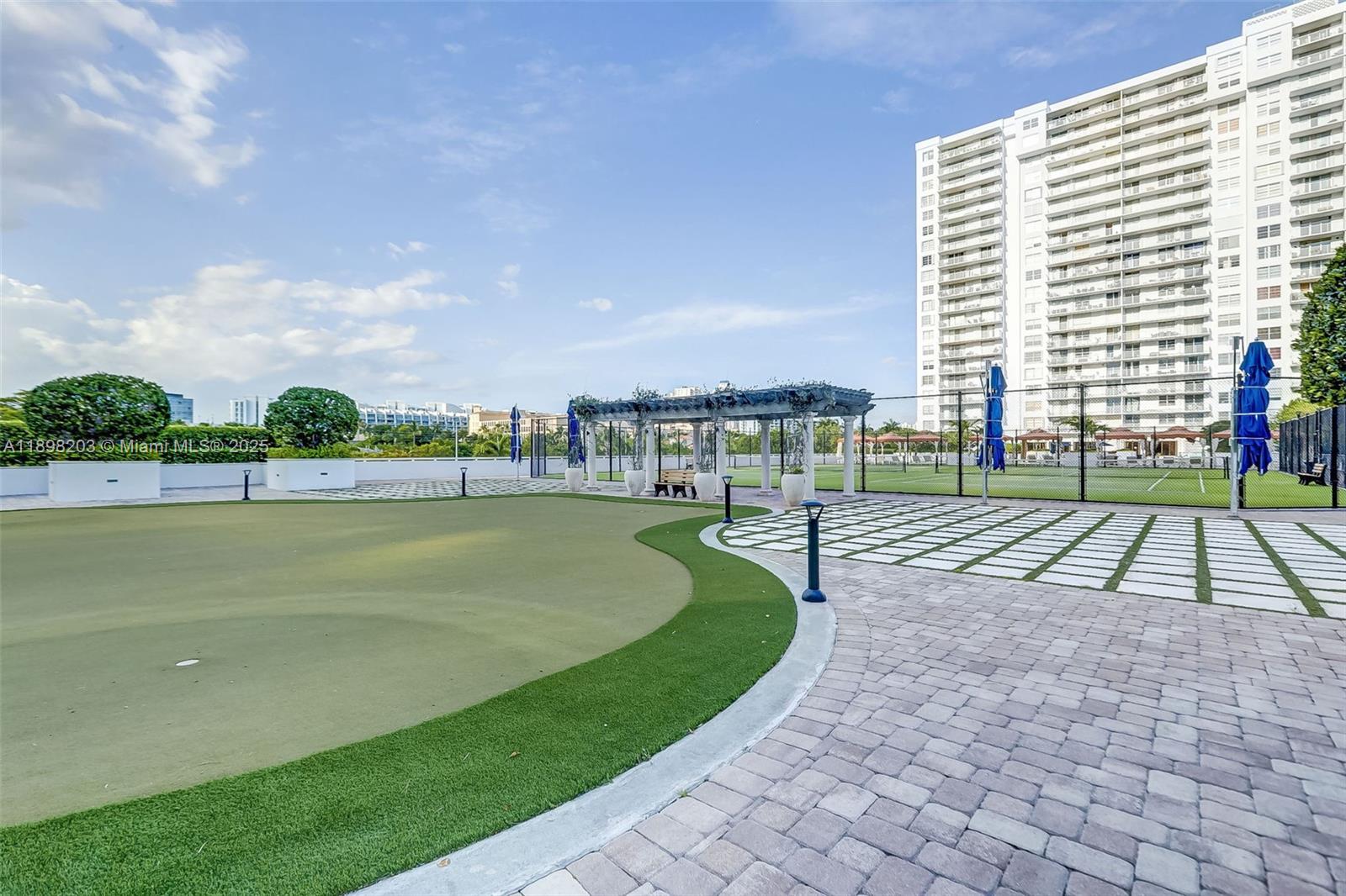 ADMIRALS PORT CONDO - WES - Residential