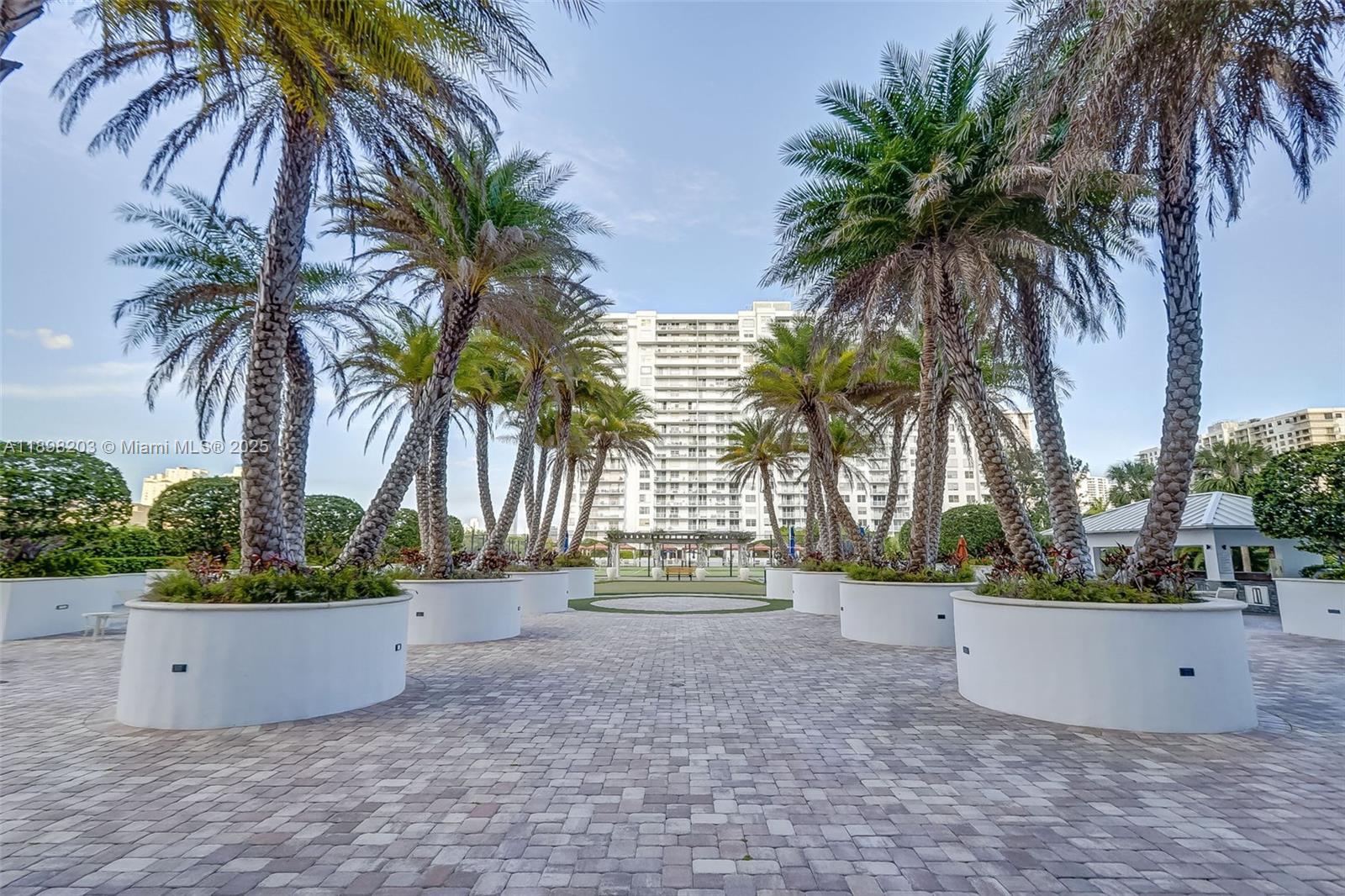 ADMIRALS PORT CONDO - WES - Residential
