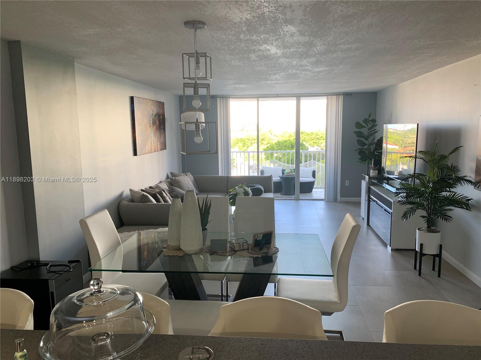 ADMIRALS PORT CONDO - WES - Residential