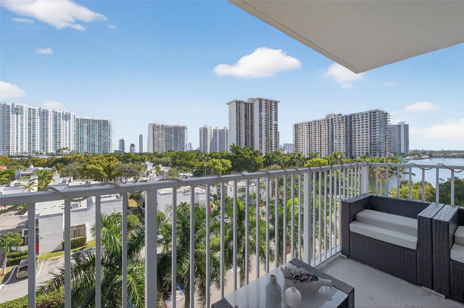 ADMIRALS PORT CONDO - WES - Residential