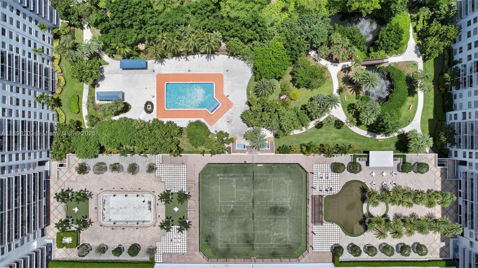 ADMIRALS PORT CONDO - WES - Residential
