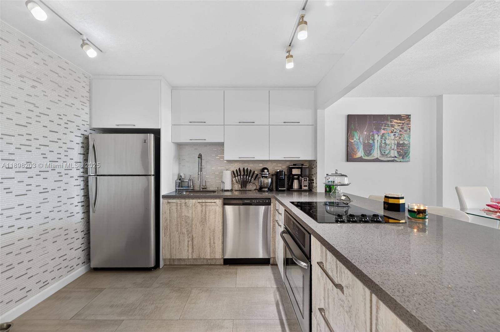 ADMIRALS PORT CONDO - WES - Residential