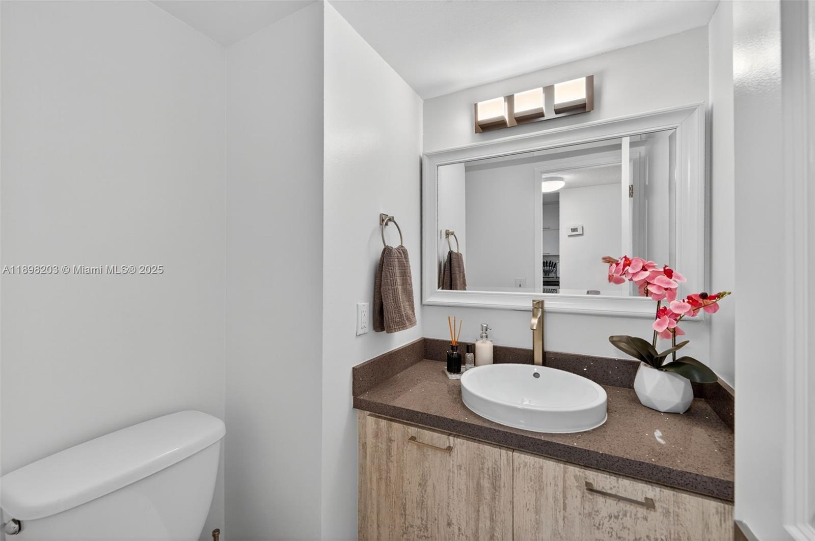 ADMIRALS PORT CONDO - WES - Residential