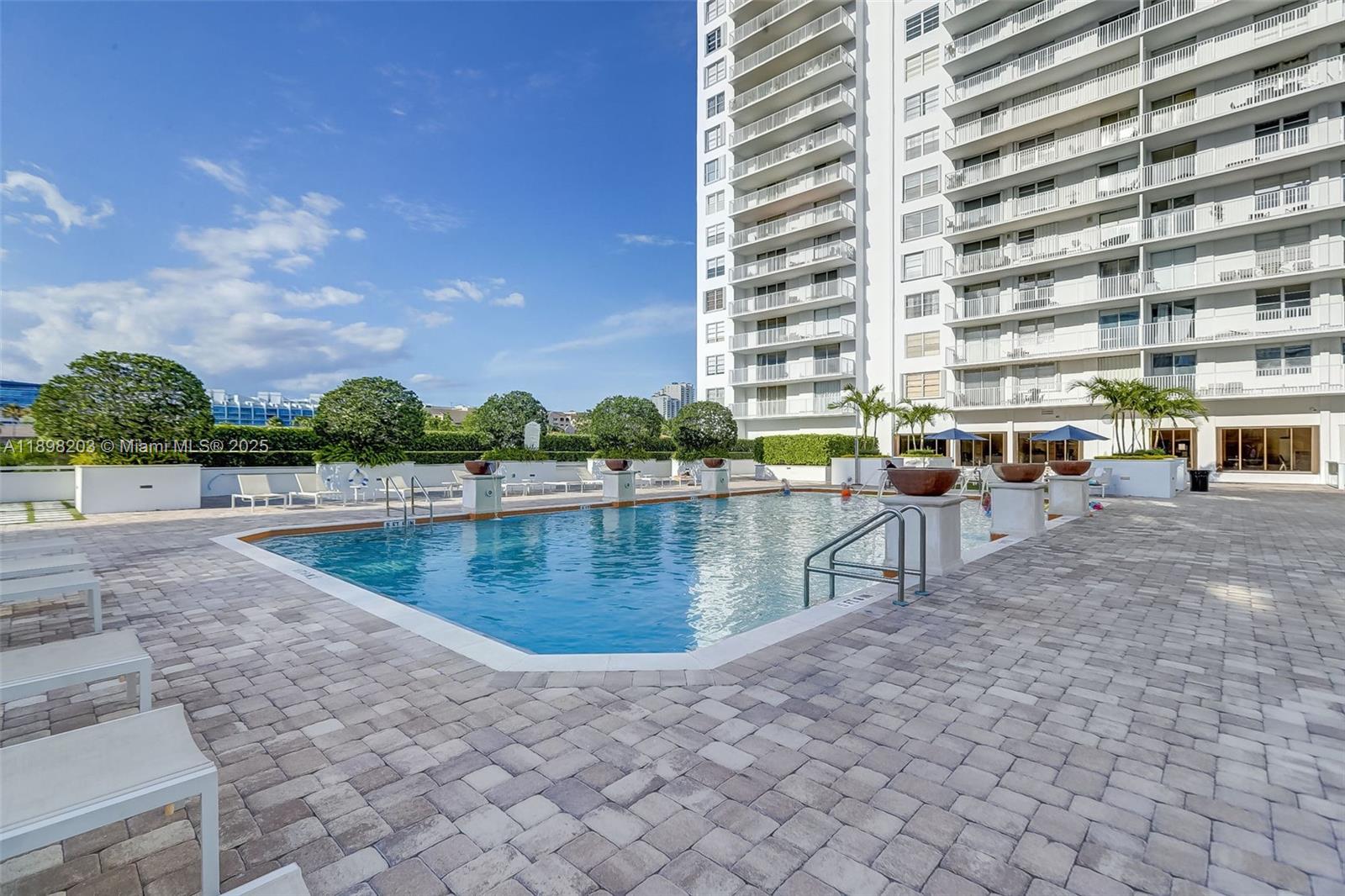 ADMIRALS PORT CONDO - WES - Residential