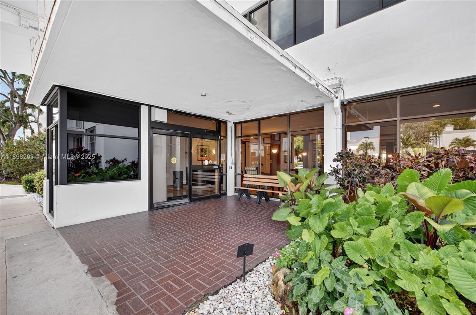 ADMIRALS PORT CONDO - WES - Residential