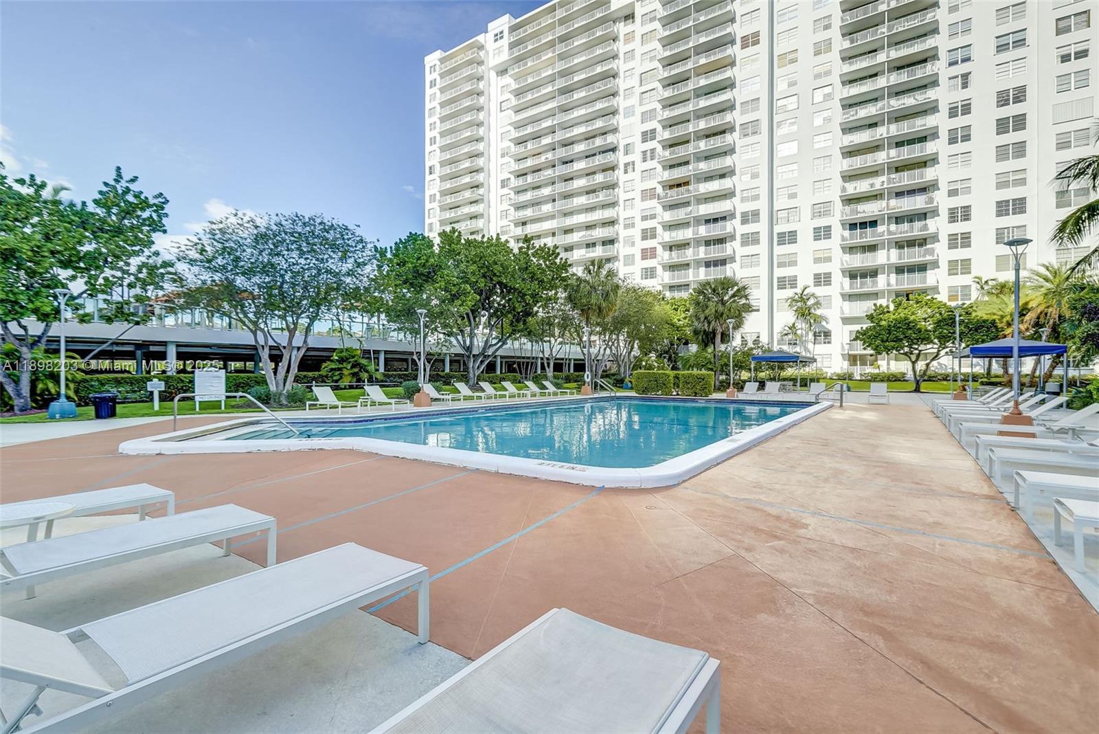 ADMIRALS PORT CONDO - WES - Residential