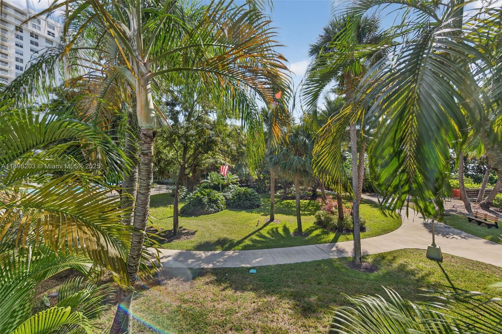 ADMIRALS PORT CONDO - WES - Residential