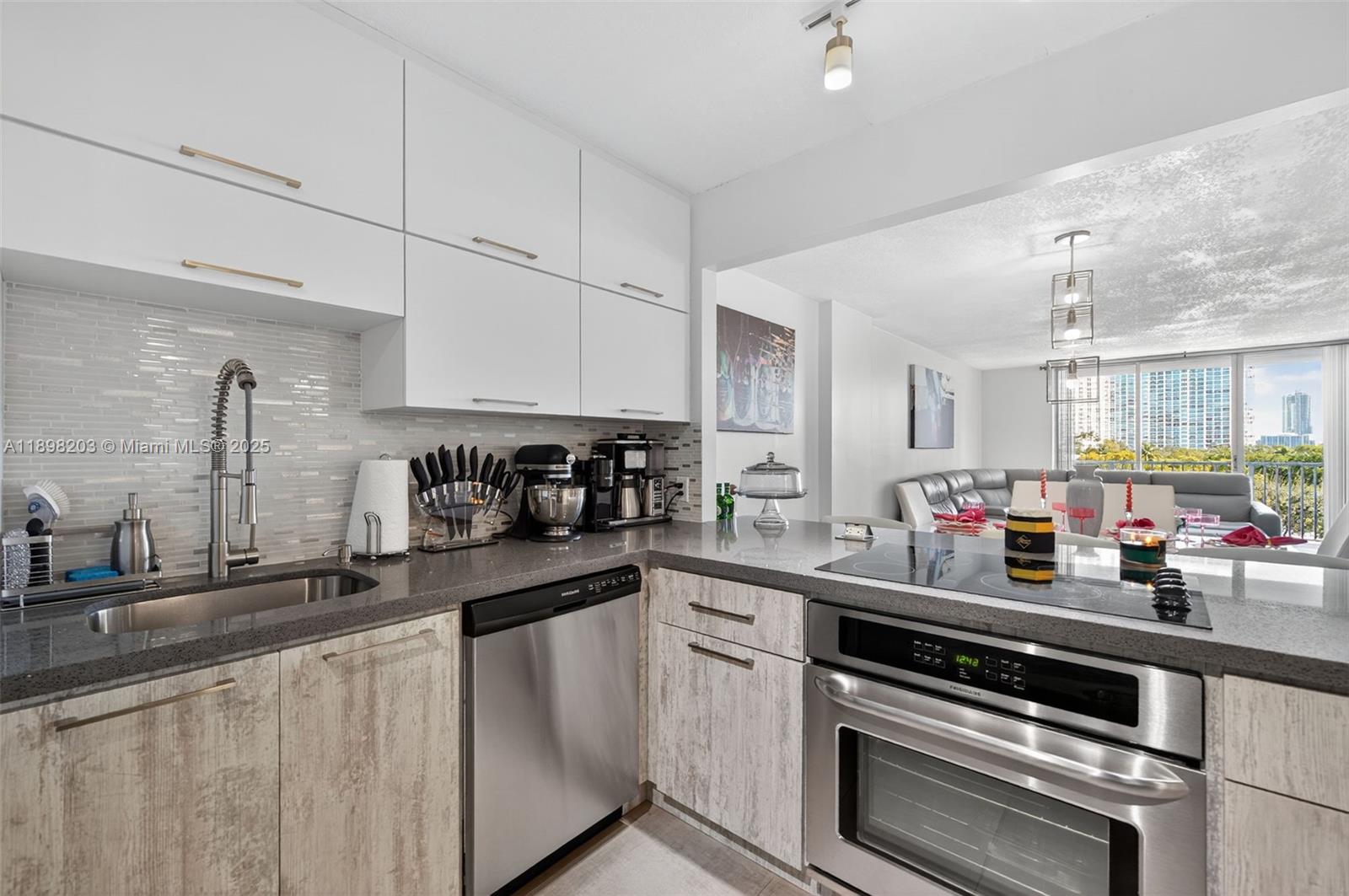 ADMIRALS PORT CONDO - WES - Residential