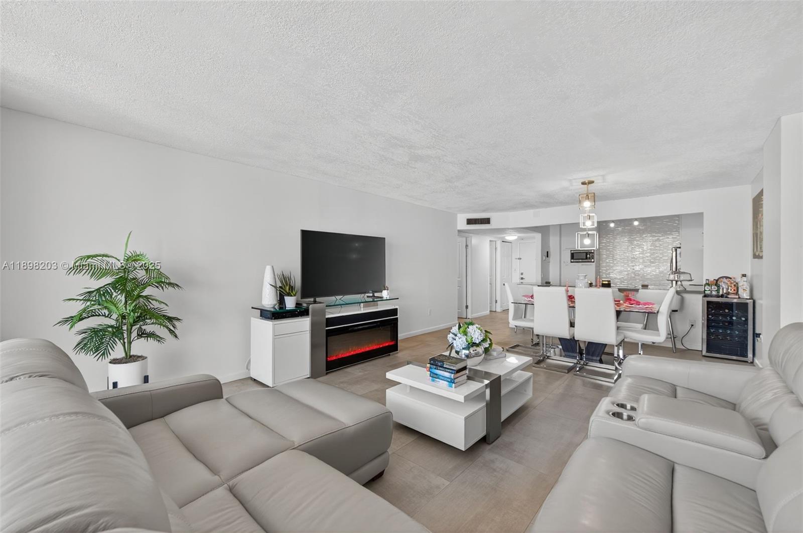 ADMIRALS PORT CONDO - WES - Residential