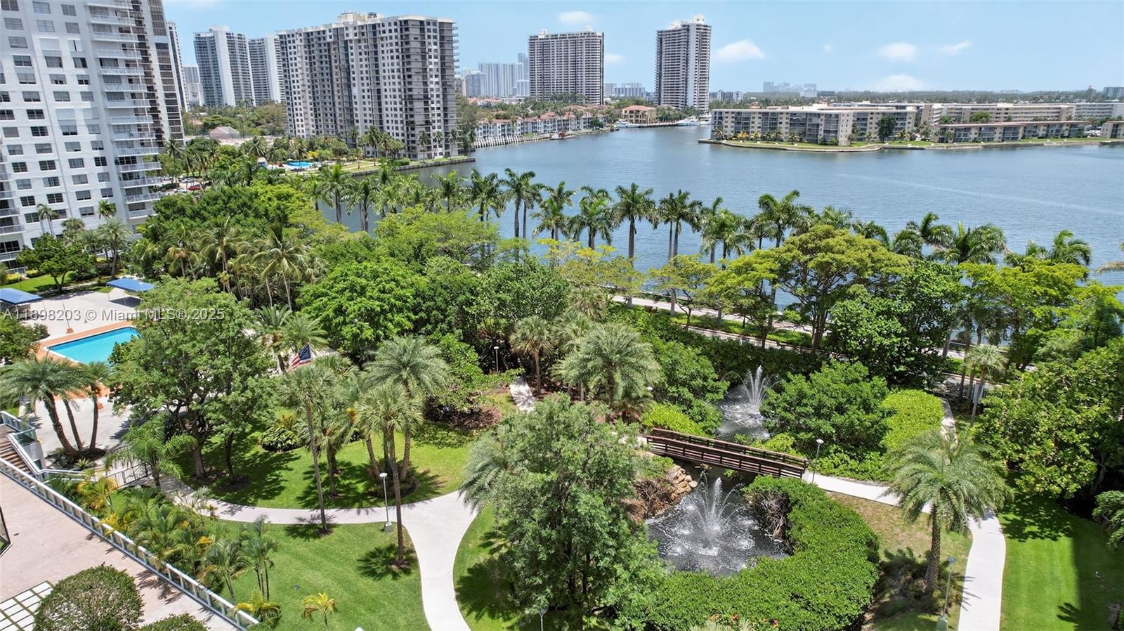ADMIRALS PORT CONDO - WES - Residential