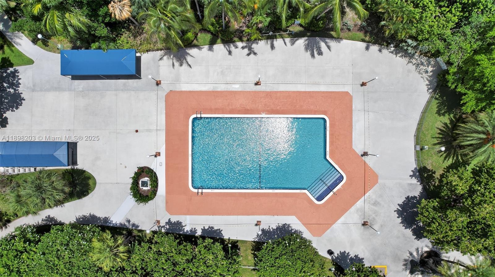 ADMIRALS PORT CONDO - WES - Residential