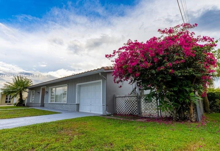 6466 Nw 20th St, Margate, Broward County, Florida - 4 Bedrooms  
3 Bathrooms - 