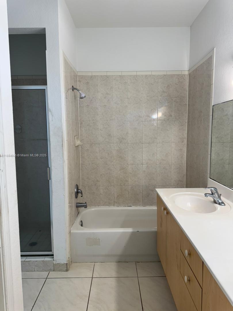CORAL SPRINGS VILLAGE GRE - Residential Lease