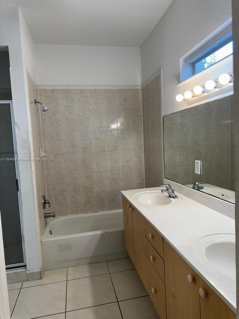 CORAL SPRINGS VILLAGE GRE - Residential Lease