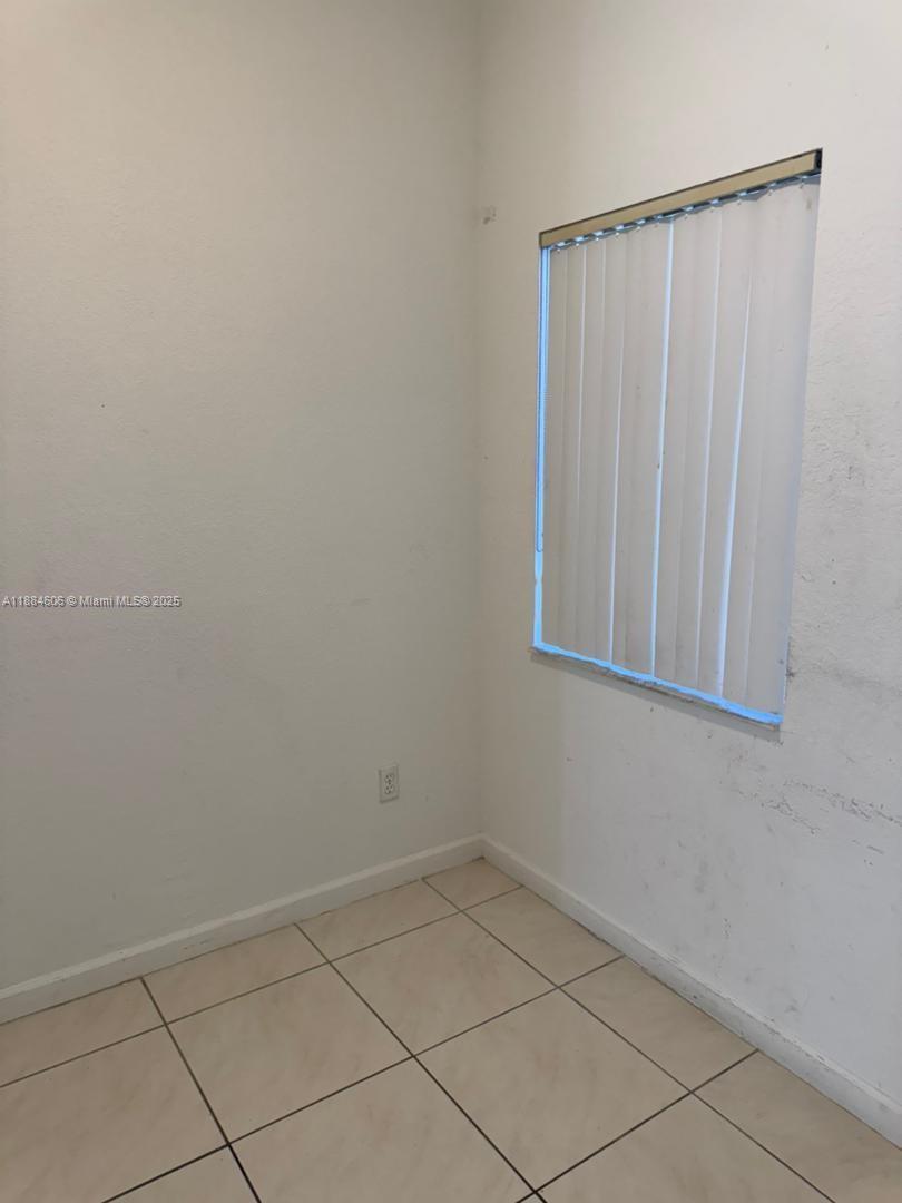 CORAL SPRINGS VILLAGE GRE - Residential Lease