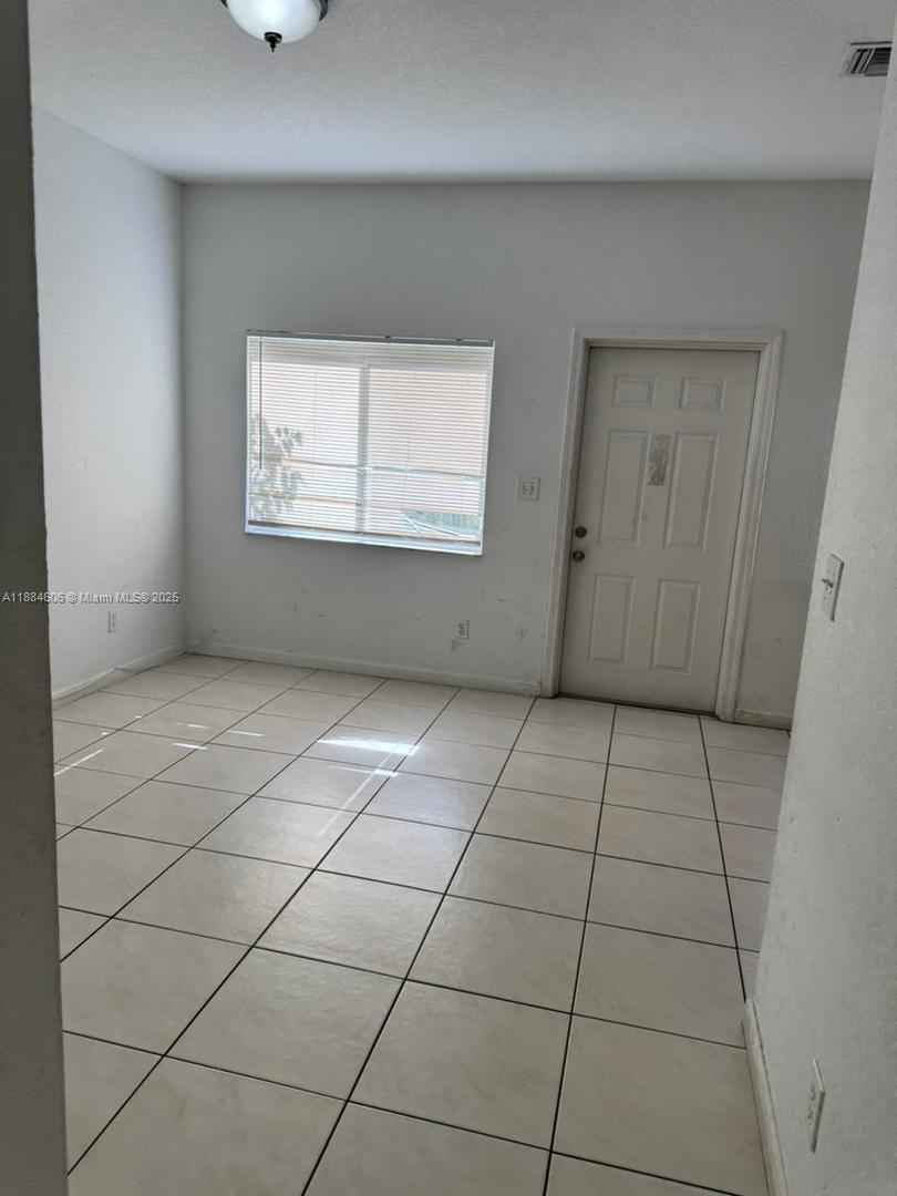 CORAL SPRINGS VILLAGE GRE - Residential Lease