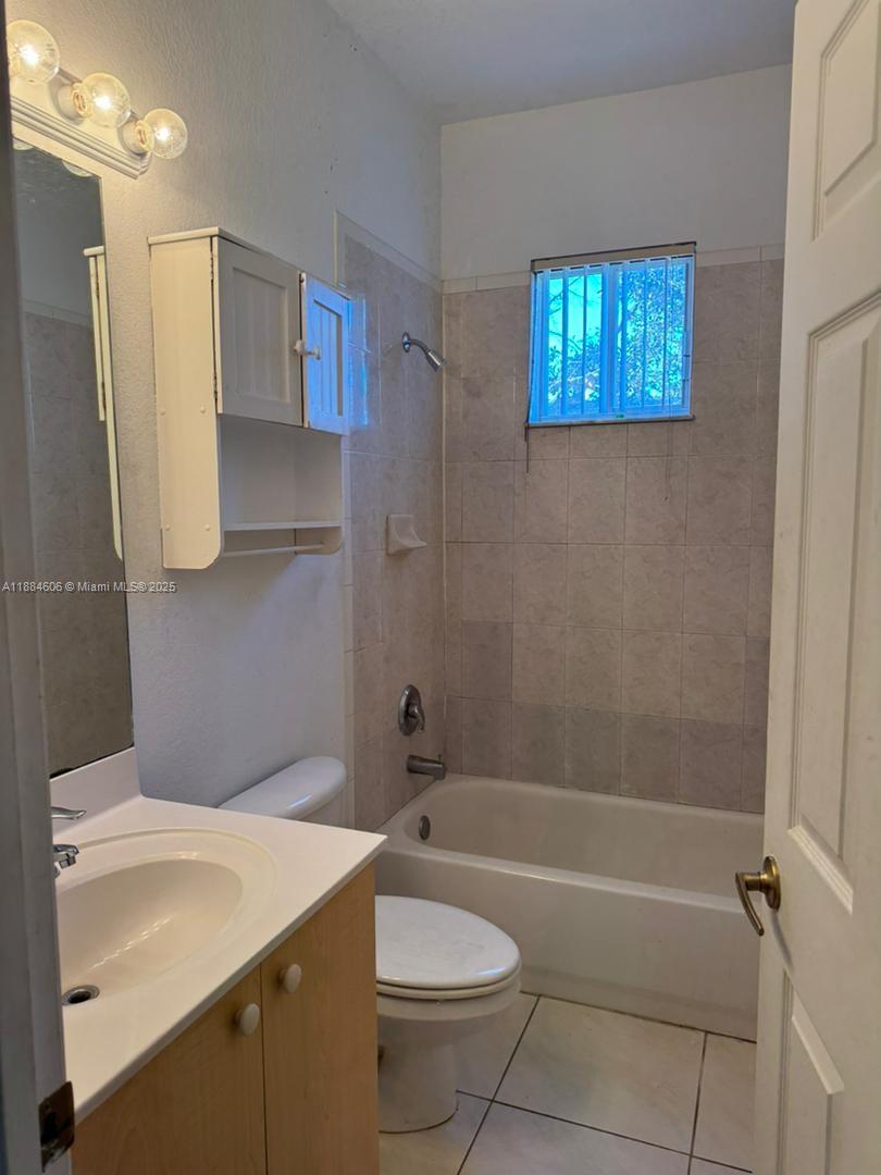 CORAL SPRINGS VILLAGE GRE - Residential Lease