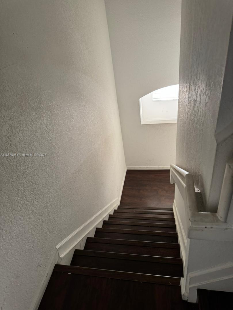CORAL SPRINGS VILLAGE GRE - Residential Lease