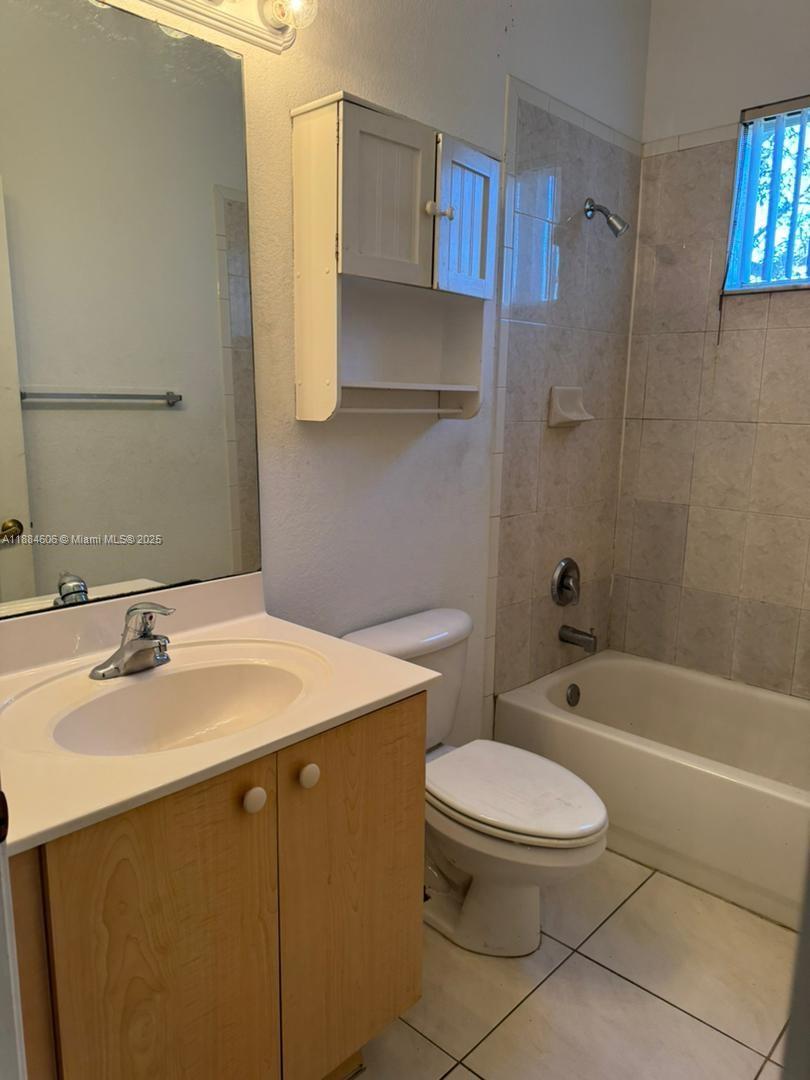 CORAL SPRINGS VILLAGE GRE - Residential Lease