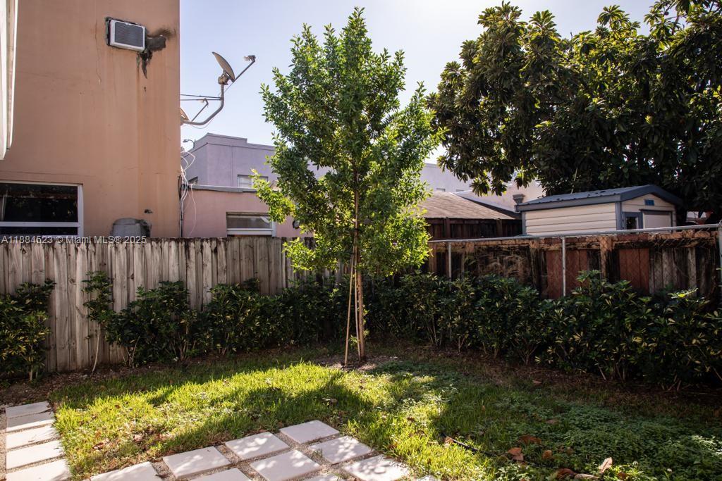 CAROLINA HEIGHTS - Residential Lease