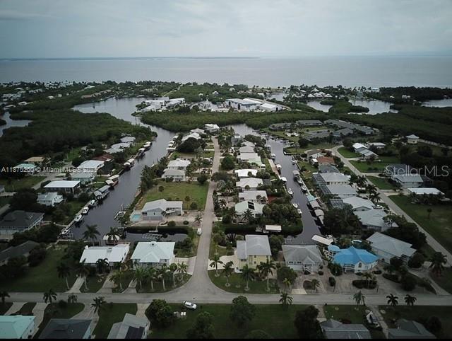 CAPTAIN'S COVE - Land