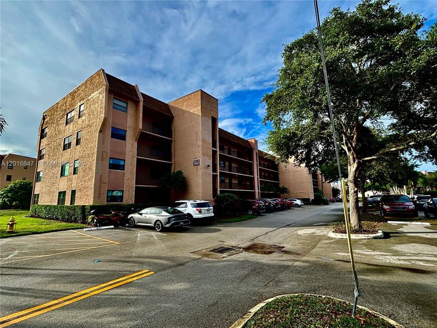 Beautiful and spacious 2-bedroom, 2-bathroom unit in the highly desirable Sunrise Lakes 55+ community. This second-floor unit offers a bright open layout, abundant natural light.

Enjoy an enclosed balcony that has been converted into a cozy TV/family area—perfect as an additional living space, office, or relaxation room.

Well-maintained with tile flooring throughout, generous closet space, and great potential to customize to your taste. Ideal for end-users looking for comfort and lifestyle or buyers seeking value in a prime location.

Enjoy the amenities including clubhouse, pool, fitness center, golf course, and more. Conveniently located near shopping, dining, and major highways.

Priced to sell – great opportunity! Easy to show. Don’t miss it!