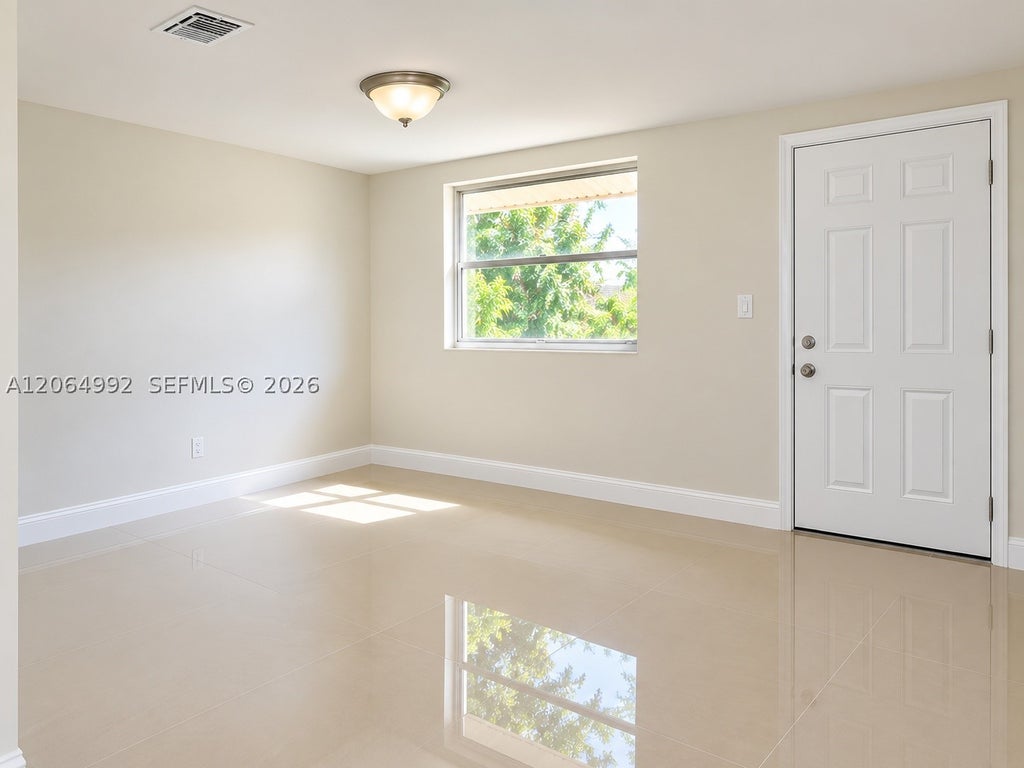 Photo of Hollywood, FL 33021 (MLS # A12064992)