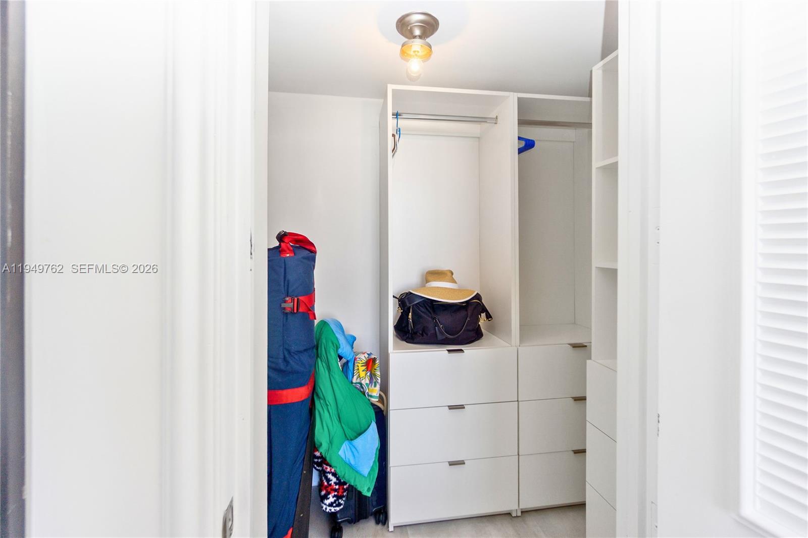 THE DECOPLAGE CONDO - Residential Lease