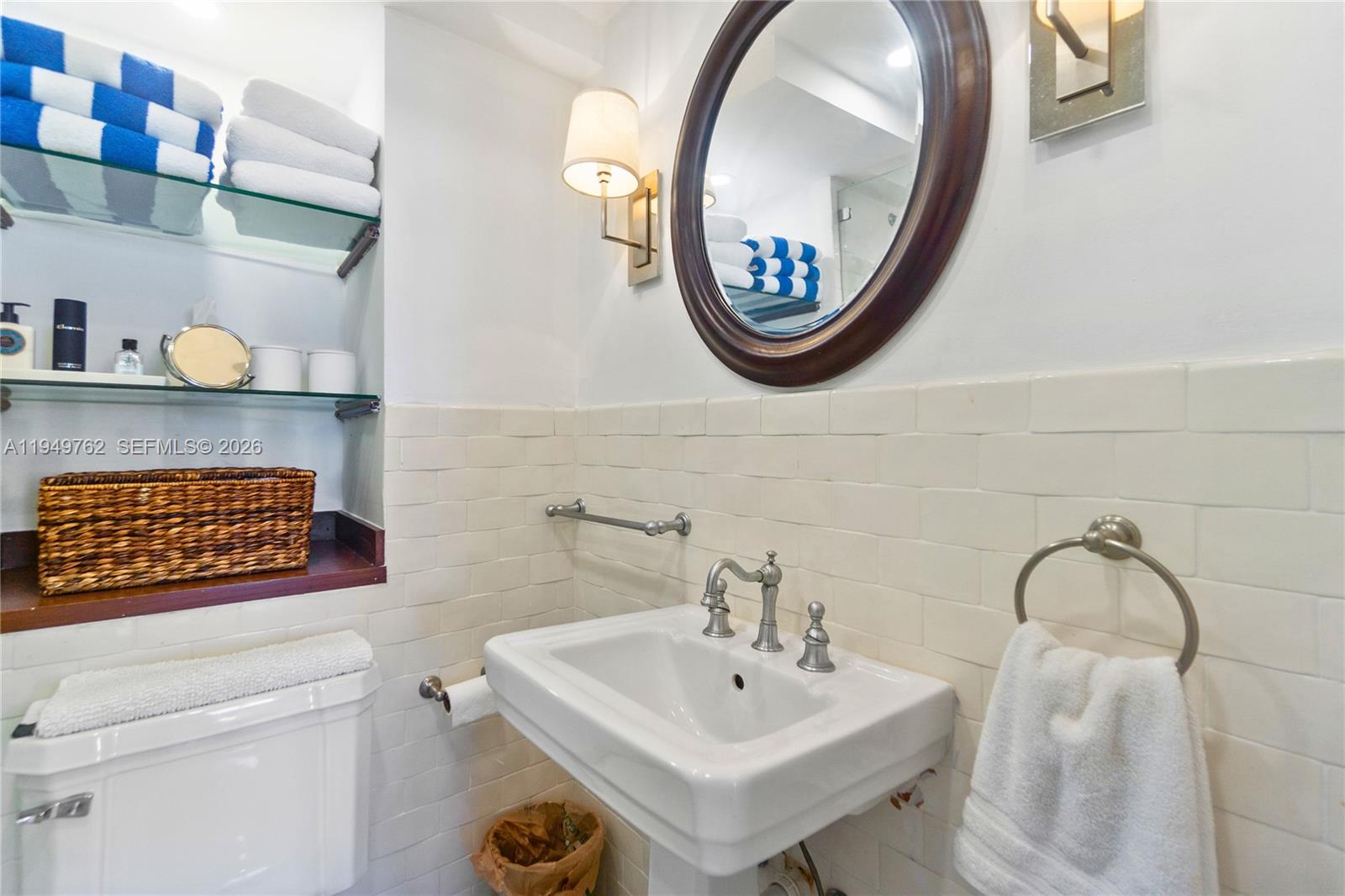 THE DECOPLAGE CONDO - Residential Lease