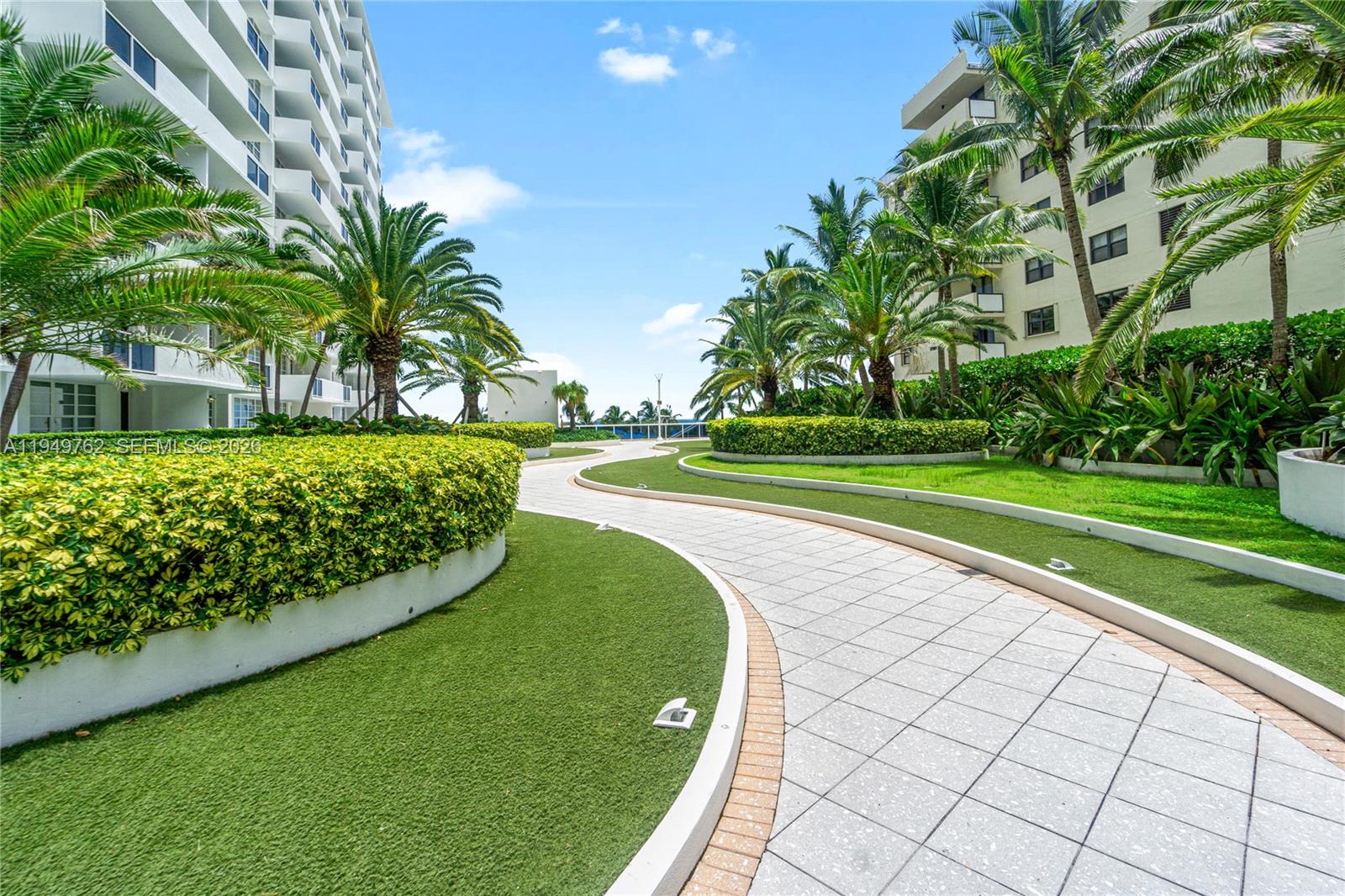 THE DECOPLAGE CONDO - Residential Lease