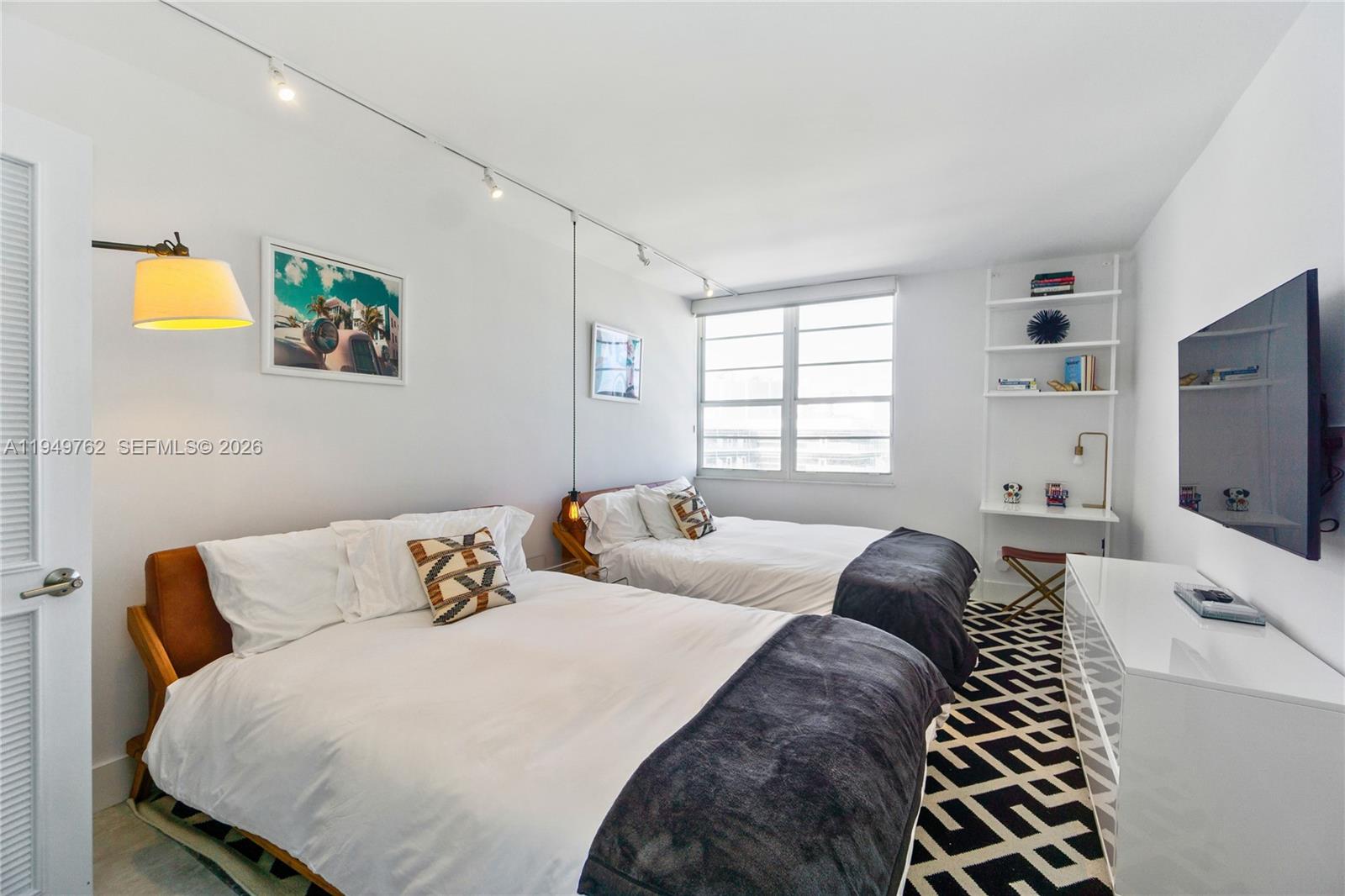 THE DECOPLAGE CONDO - Residential Lease