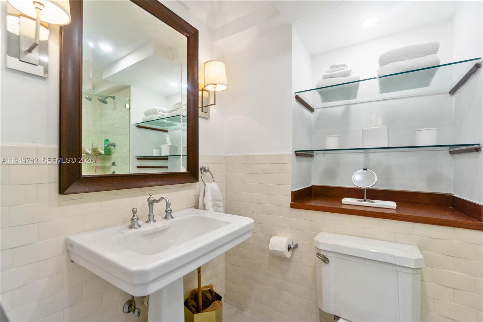 THE DECOPLAGE CONDO - Residential Lease