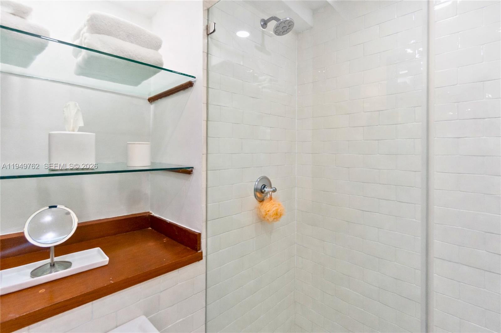 THE DECOPLAGE CONDO - Residential Lease