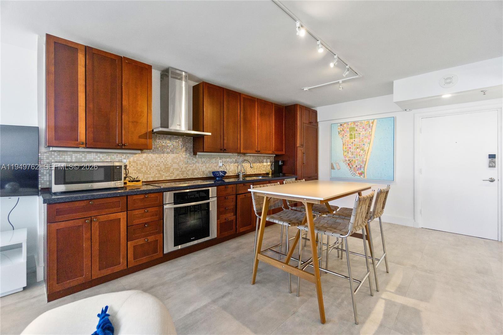 THE DECOPLAGE CONDO - Residential Lease