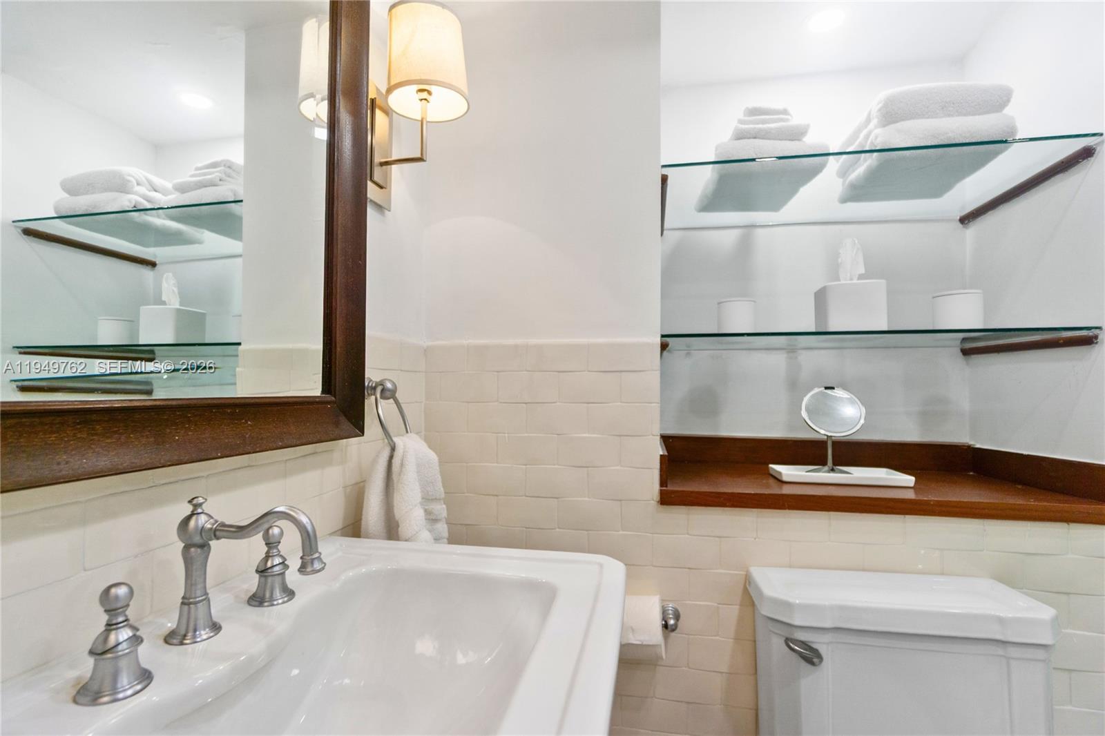 THE DECOPLAGE CONDO - Residential Lease