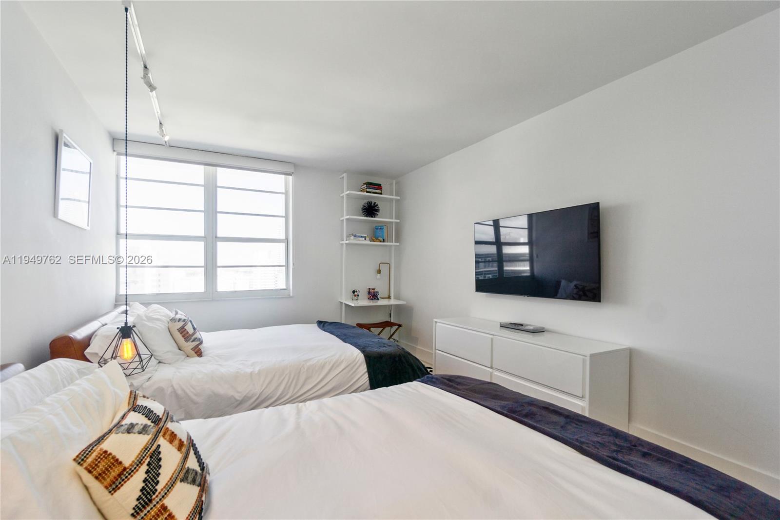 THE DECOPLAGE CONDO - Residential Lease