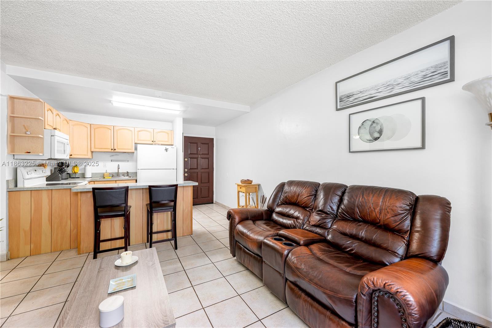 For Sale: 2 Bed / 1 Bath Condo – 632 sq. ft.
Spacious and well-located condo featuring a comfortable living area, kitchen, and two bedrooms. Enjoy the convenience of a community washer/dryer right outside the door, and low HOA fees. Prime location—walking distance to Miami Marlins Stadium and just minutes from Downtown Miami, Brickell City Centre, the Miami Riverwalk Trail, and Little Havana’s famous Ball & Chain. Ideal for working professionals, with close access to Jackson Memorial Hospital, UM School of Medicine, the courts, and the financial district.