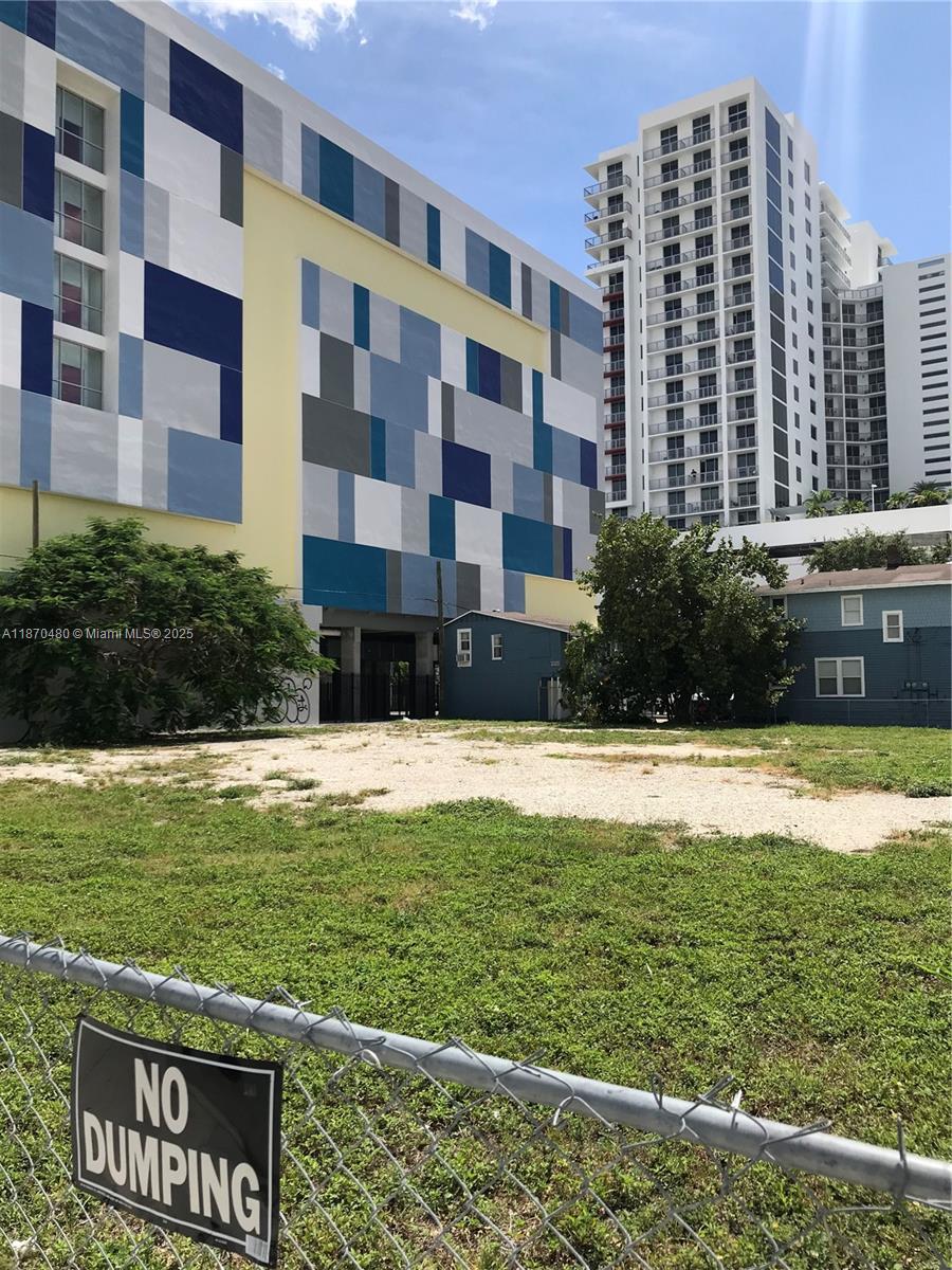 Perfect corner lot located in the center of viral retail, arts and fashion section of Miami. Location is minutes from the Design District, Miami Beach, South Beach, Downtown and Brickell. Located in opportunity zone.