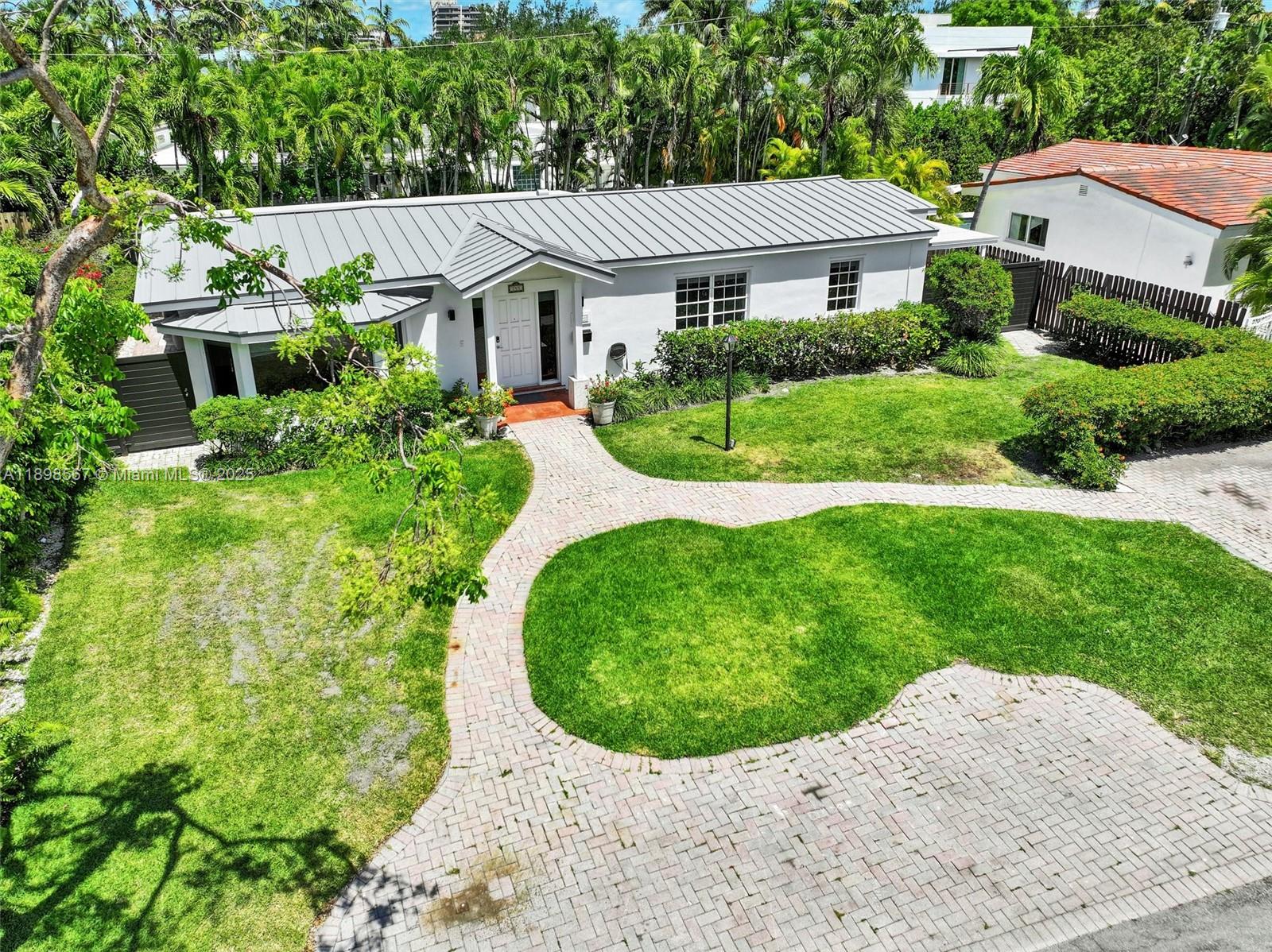 255 Ridgewood Rd .