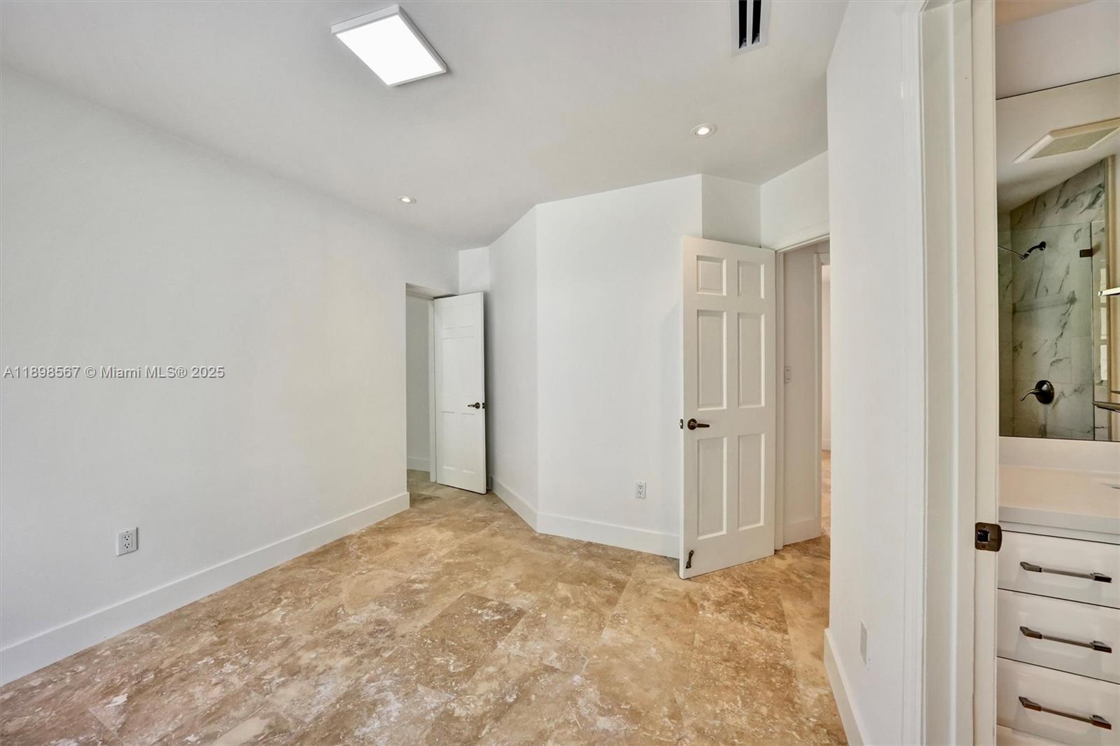 TROPICAL ISLE HOMES SUB 4 - Residential Lease