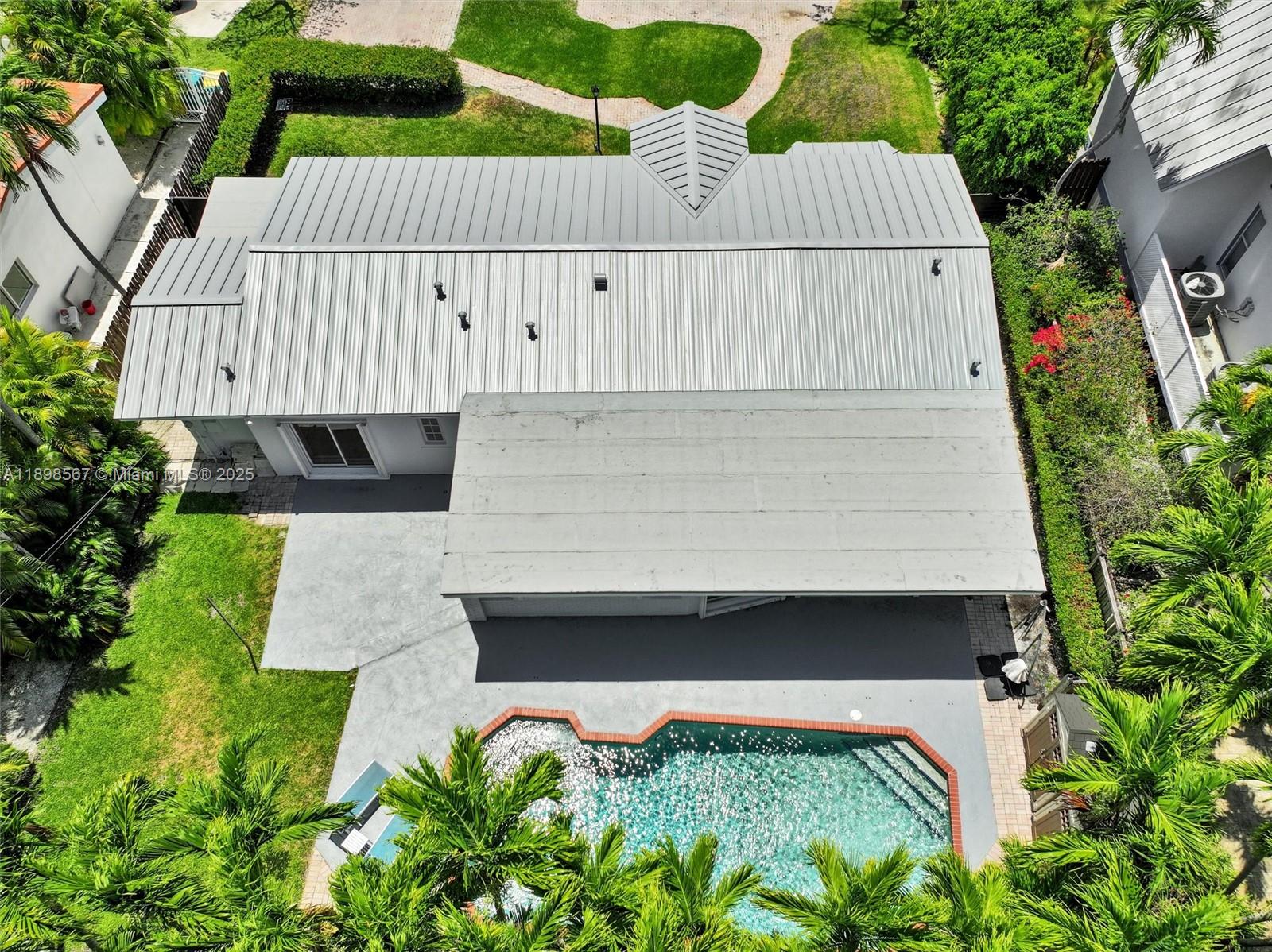 255 Ridgewood Rd .