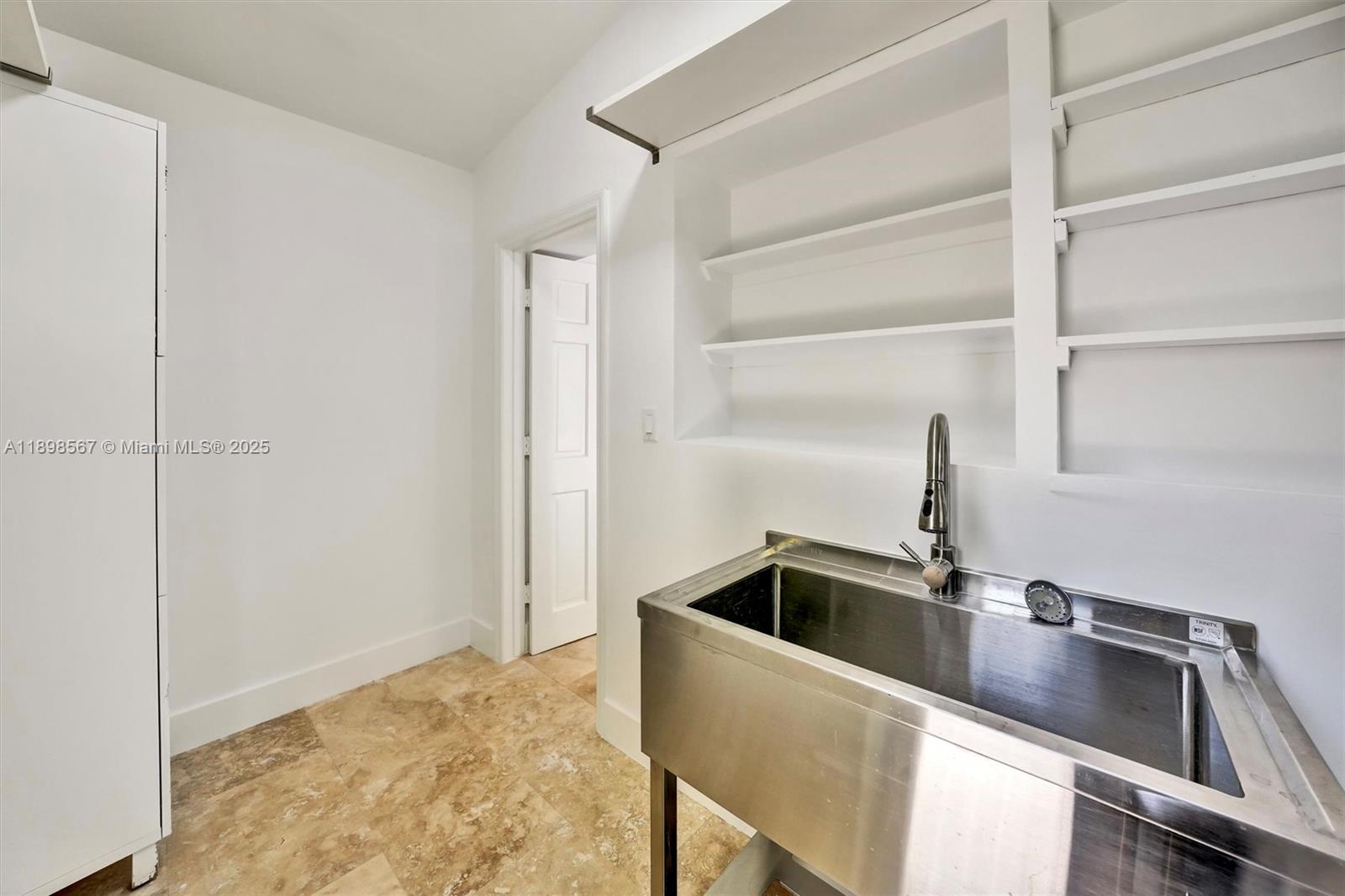 TROPICAL ISLE HOMES SUB 4 - Residential Lease