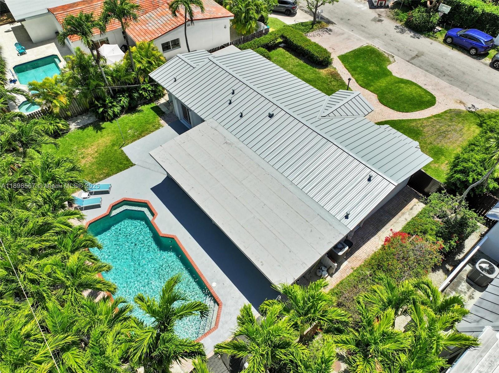 255 Ridgewood Rd .