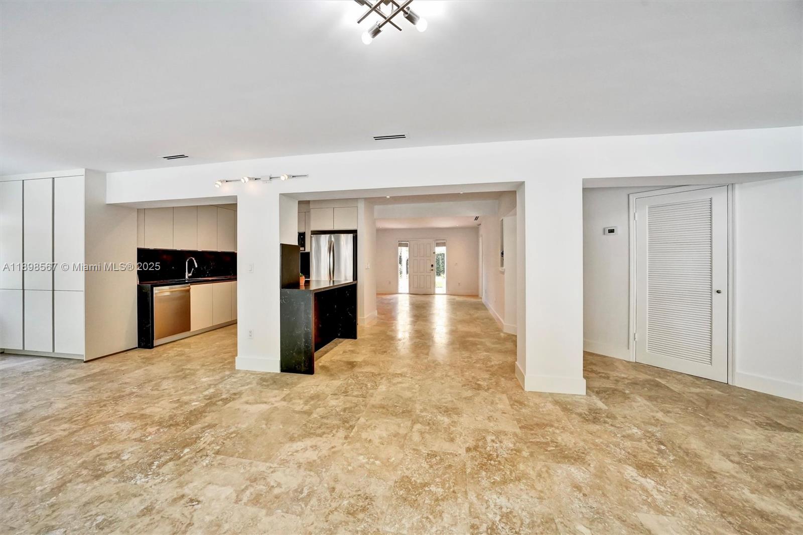 TROPICAL ISLE HOMES SUB 4 - Residential Lease