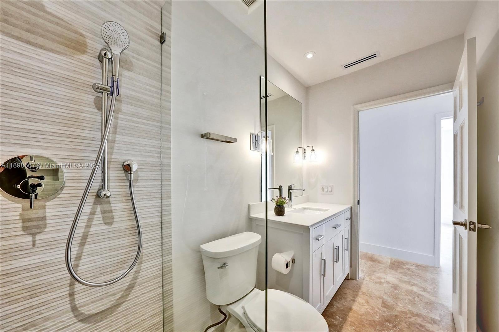 TROPICAL ISLE HOMES SUB 4 - Residential Lease