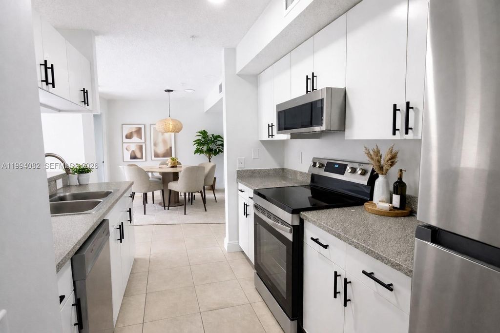 Photo of Hollywood, FL 33021 (MLS # A11994082)