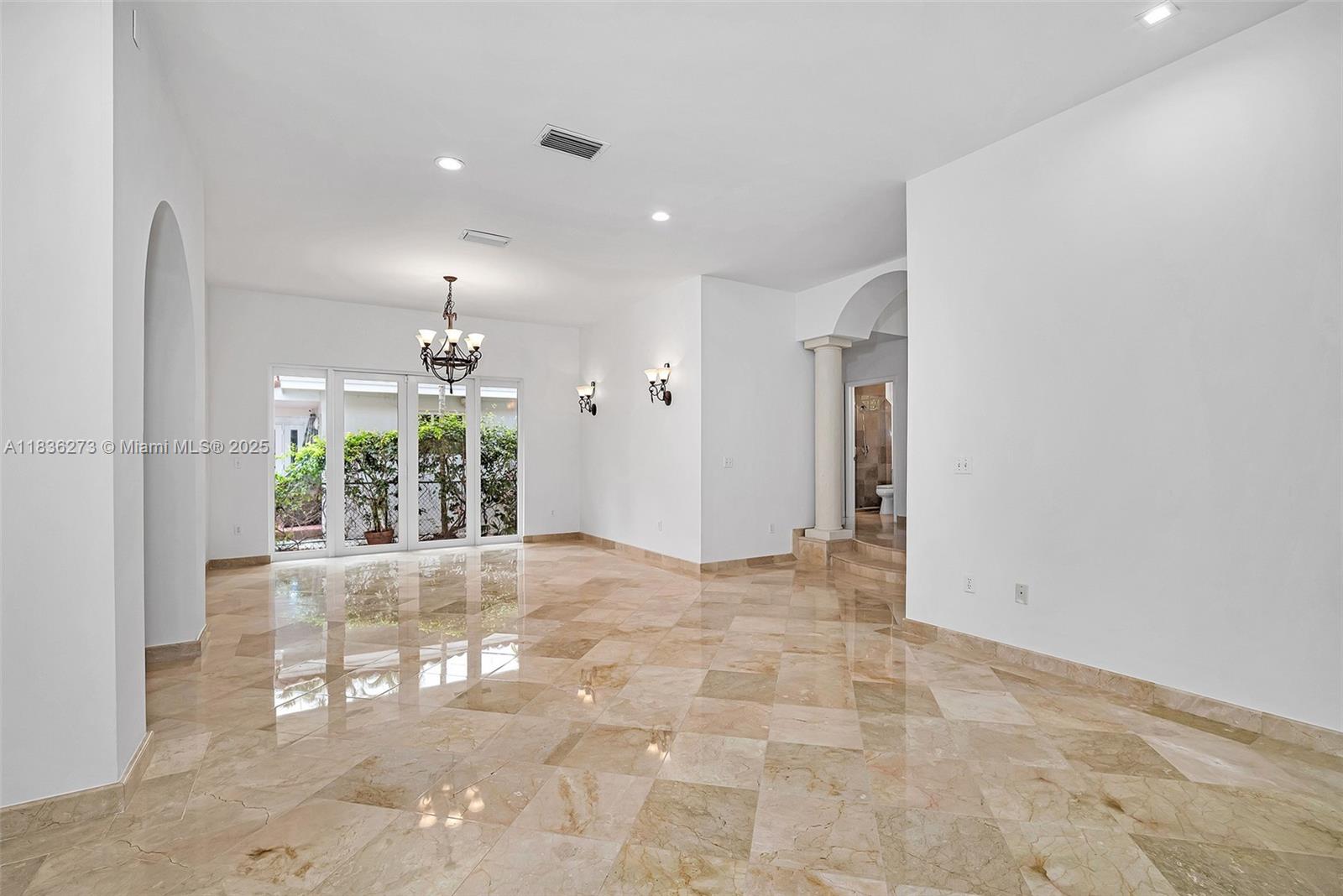 1135 Asturia Ave
