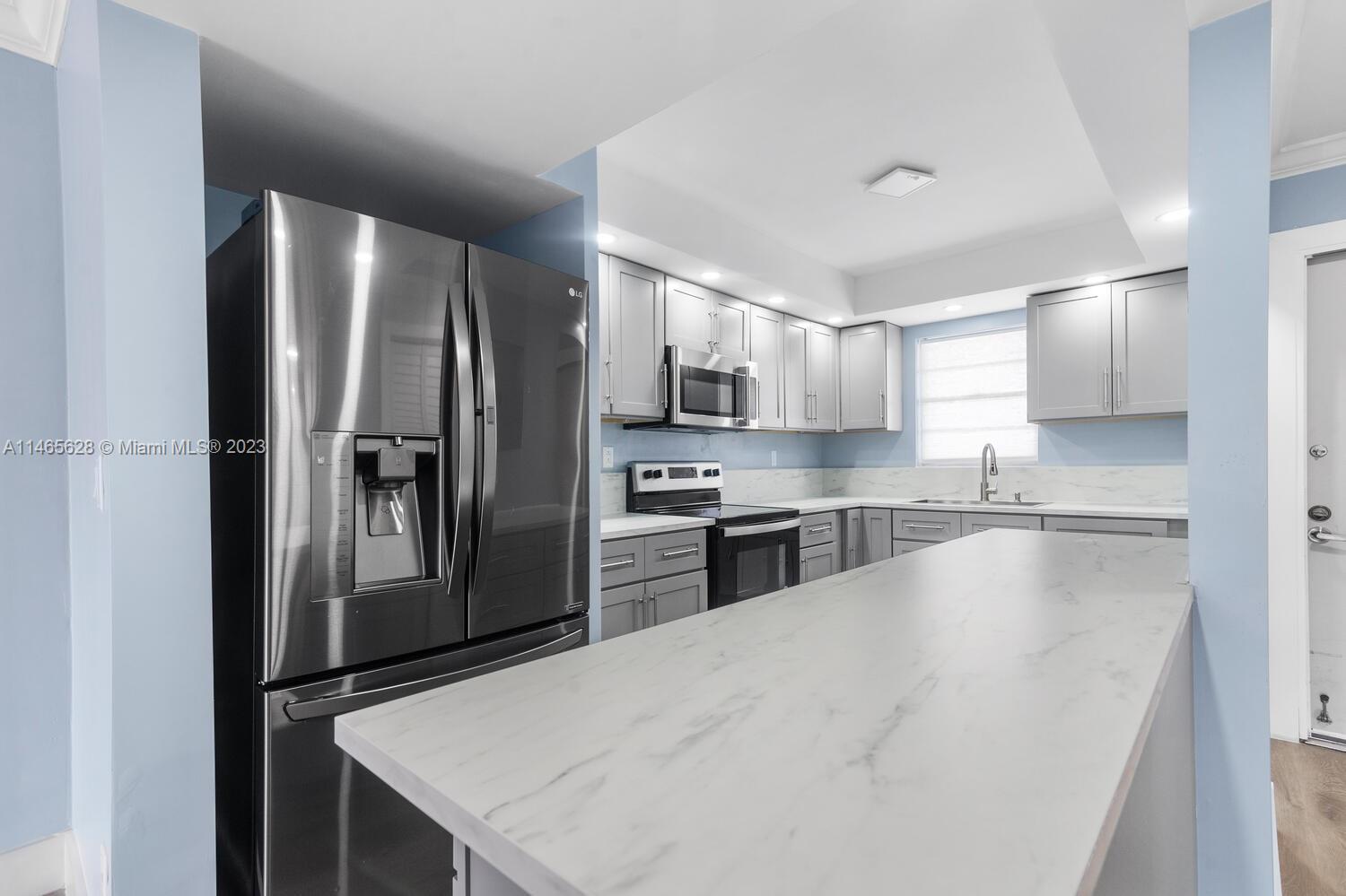 Impeccable apartment in a Golf Gated 55+ community with 2 bedroom, 2 bathroom, Master Bedroom w/ 2 Walking Closets, washer/dryer, ample of natural light. *This move-in unit has been Completely Upgraded *HOA includes water, sewer,cable, w/endless amenities: pool, golf course, tennis courts, clubhouse, and many more. Conveniently located near malls, shopping, restaurants, hospital, and major roadways. ***Schedule a tour today, is A Most See! Buildings are in Process of FULL RENOVATION, New Roof, New Lobby, All Paint. SPECIAL ASSESSMENT ALREDY PAID IN FULL. 15% downpaymet, proof of income and 700 credit score per association required