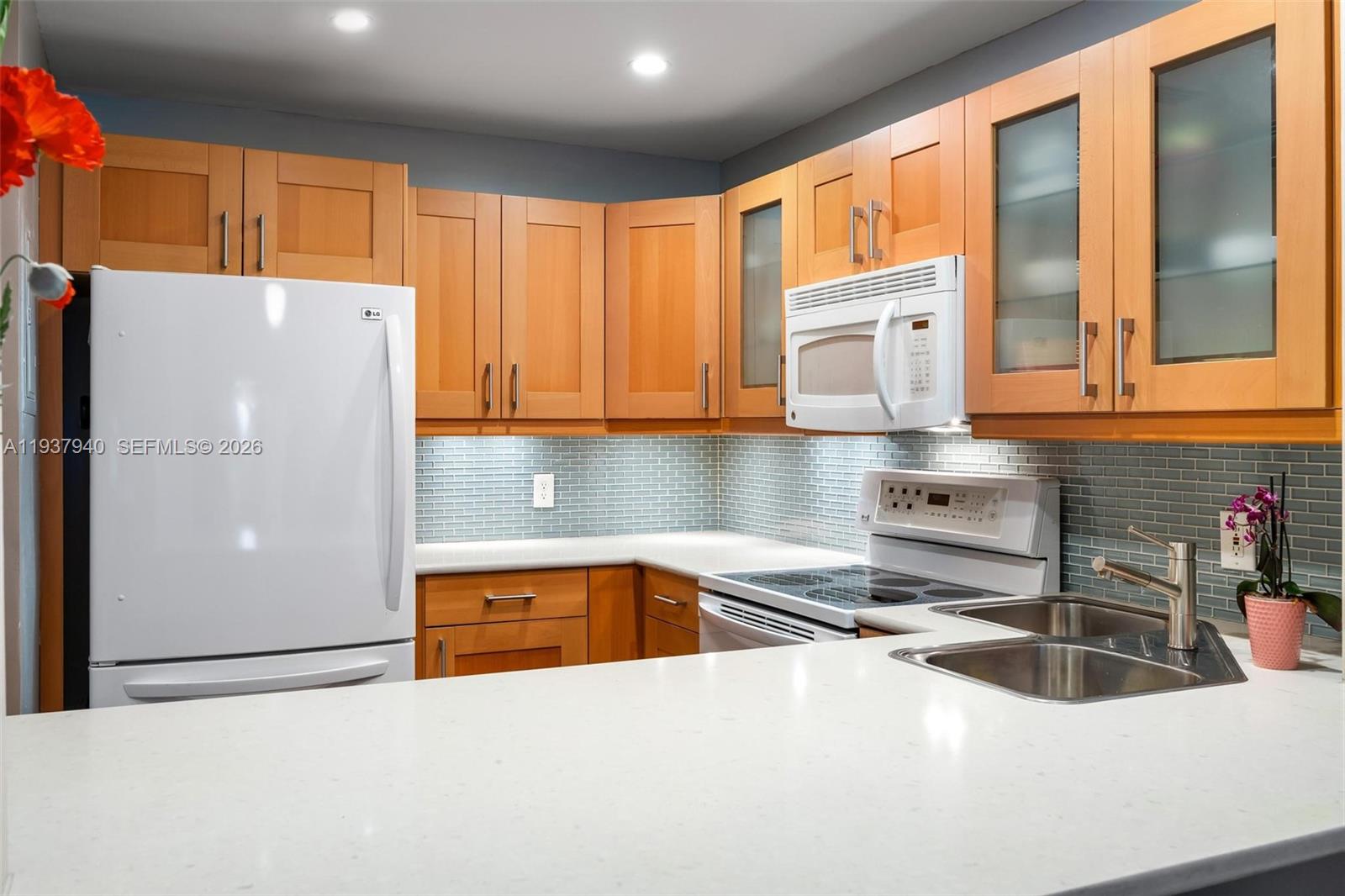 CHATEAU DE VILLE CONDO - Residential