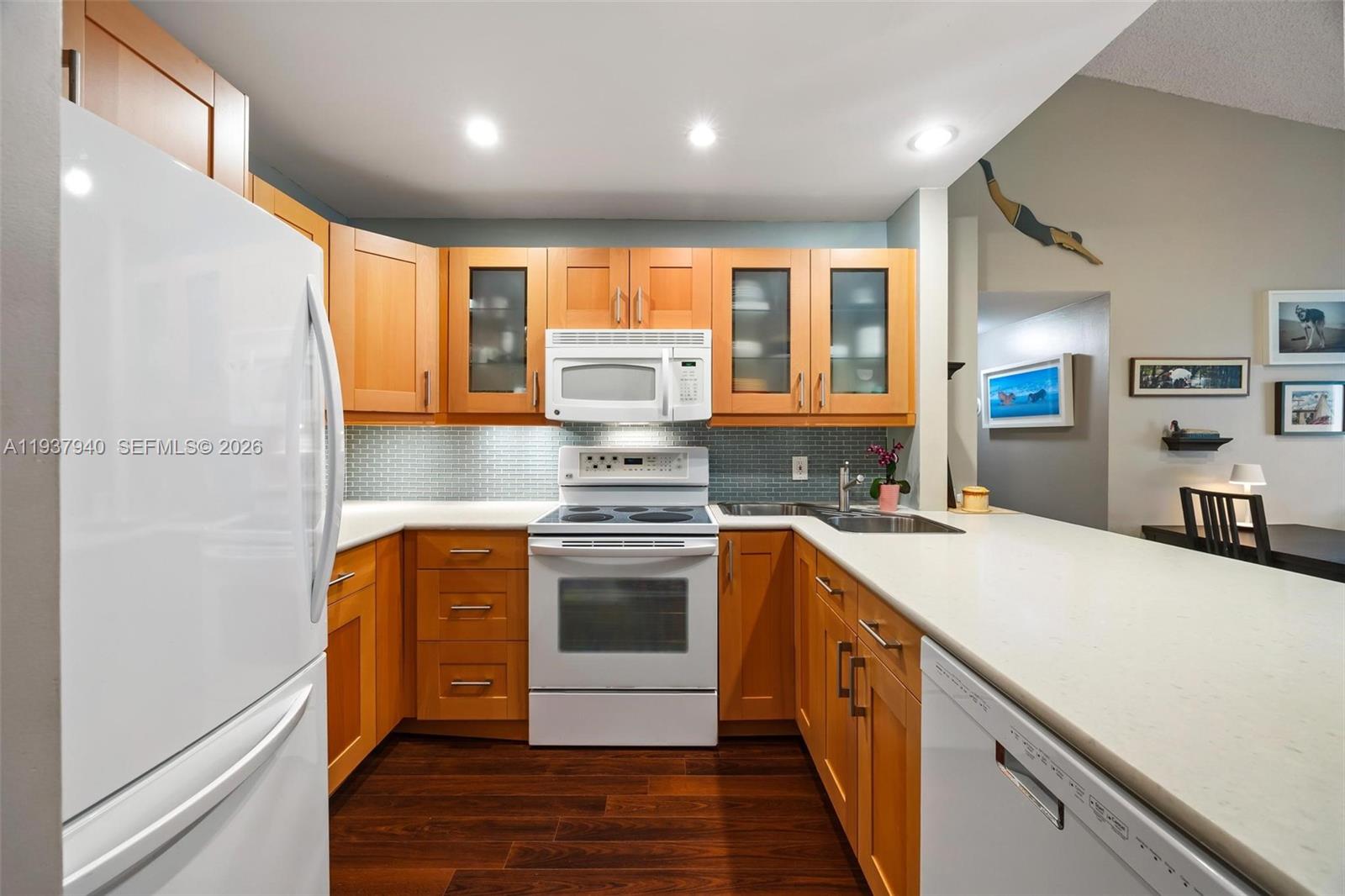 CHATEAU DE VILLE CONDO - Residential